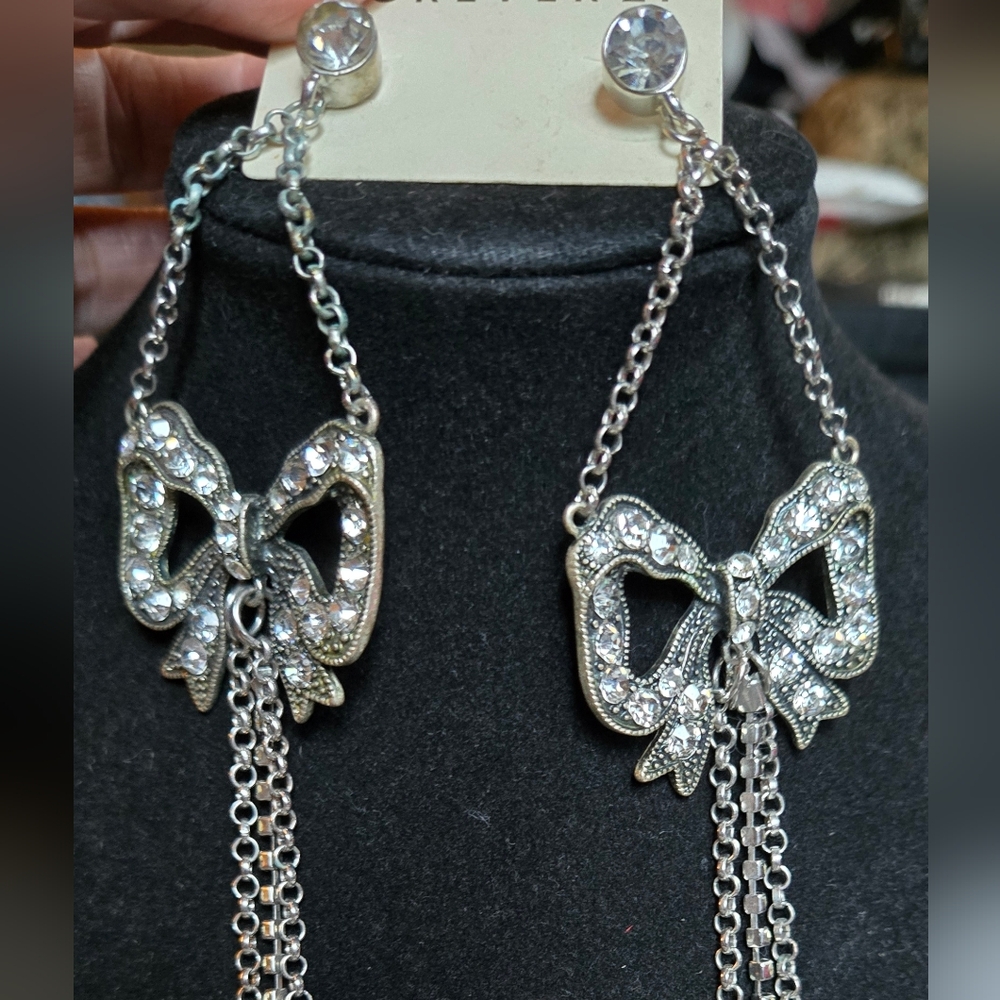 Forever 21 antiqued Rock-n-Roll bow earrings - Picture 5 of 10